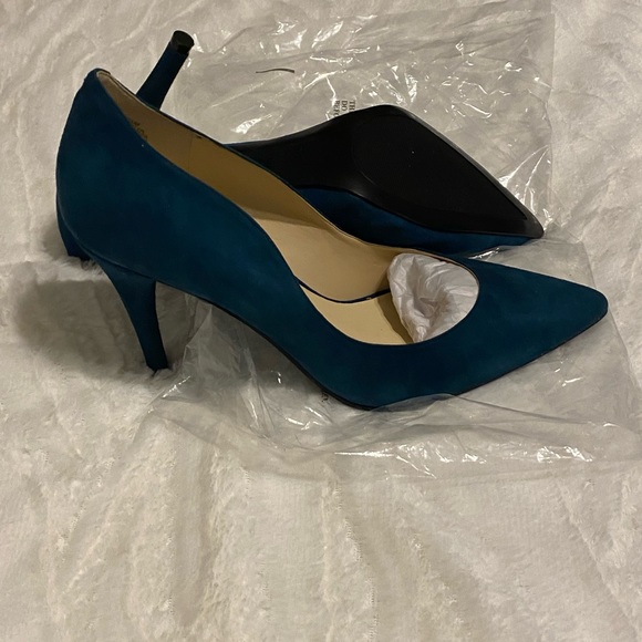 Turquoise - Picture 2 of 3